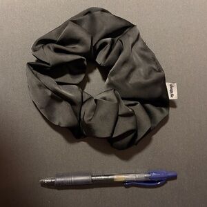 NWOT Sleepytie Jumbo Scrunchie - Black Satin